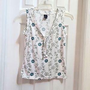 GAP Beautiful Sleeveless Summer Top with flowers 💐